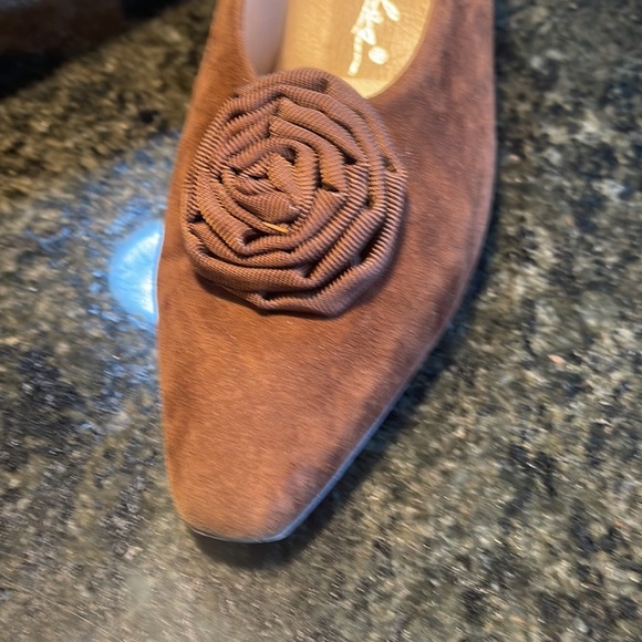 CARESSA Rust Chocolate Suede 2”Heel 8 1/2 - Picture 2 of 11